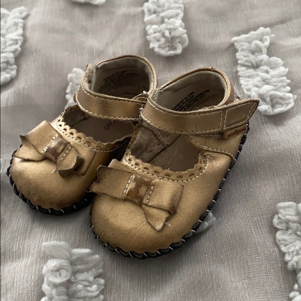 Baby peddled walking shoes